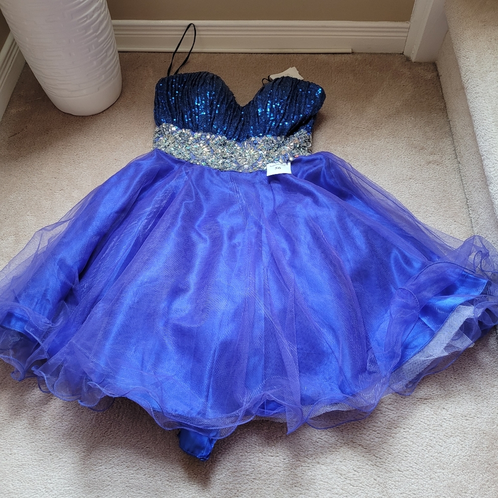PROM/GRAD DRESS 👗 - Picture 7 of 8